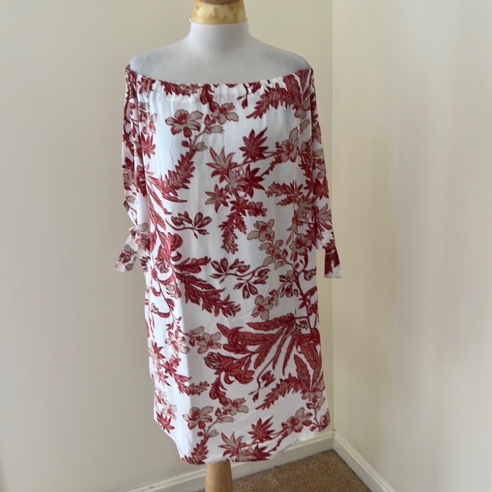 Lascana SZ 10, white floral off shoulder dress with sleeve tie.